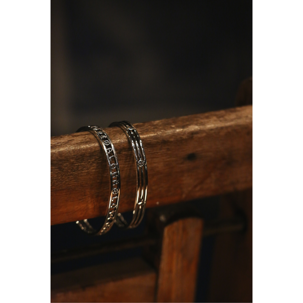KAHIKO SILVER BANGLE