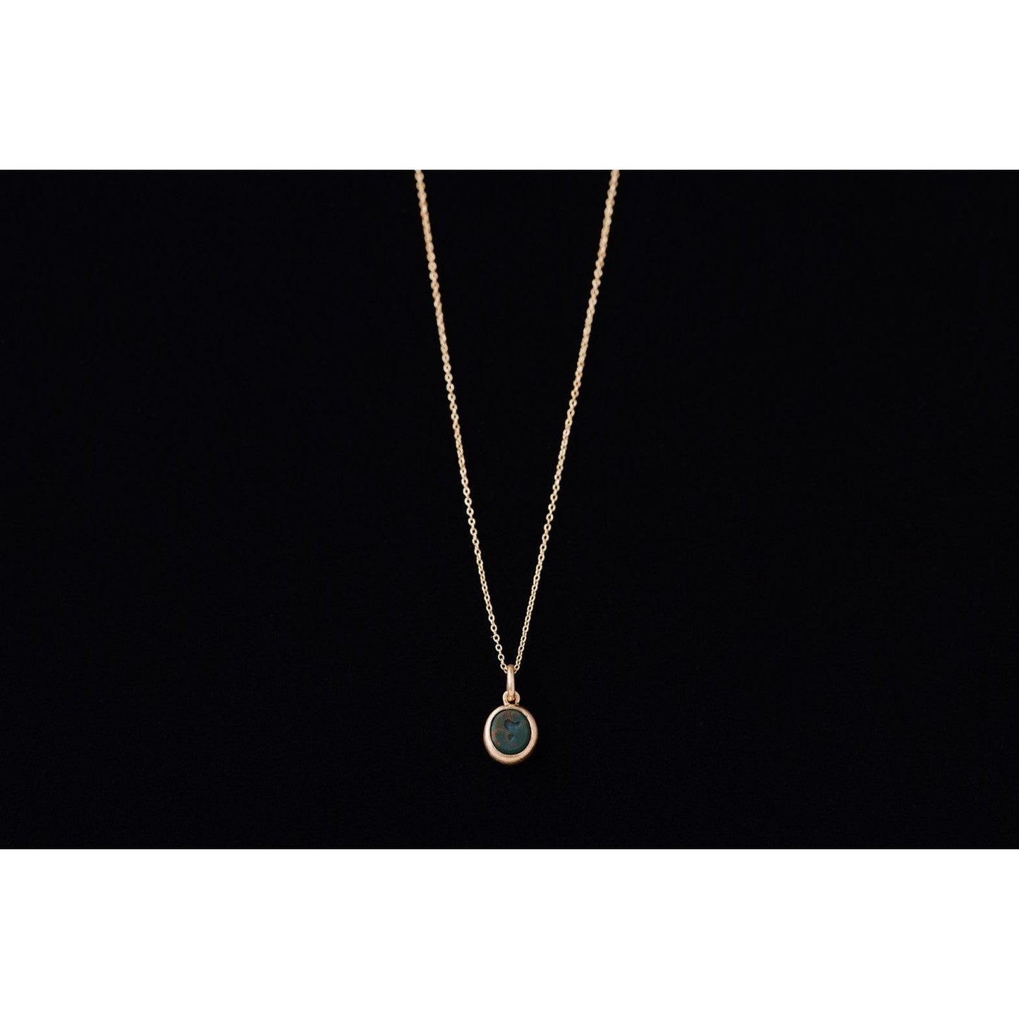 INTAGLIO GOLD NECKLACE