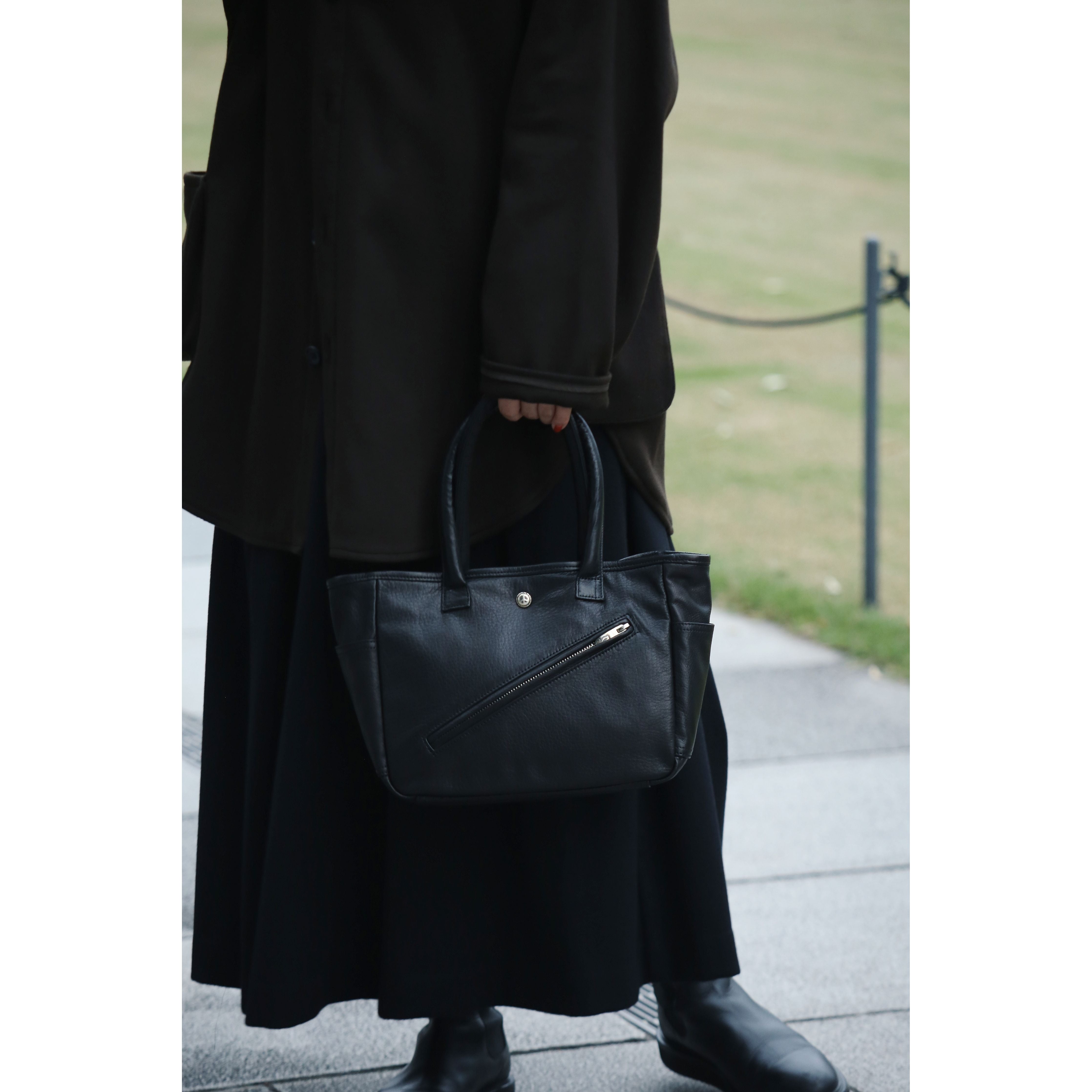 PC RIDERS LEATHER TOTE BAG S W/LOVE & PEACE SILVER – CLASSIC
